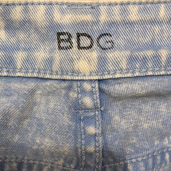 BDG High Rise Dree Cheeky light wash cutoff jean shorts, 26w - Picture 7 of 8